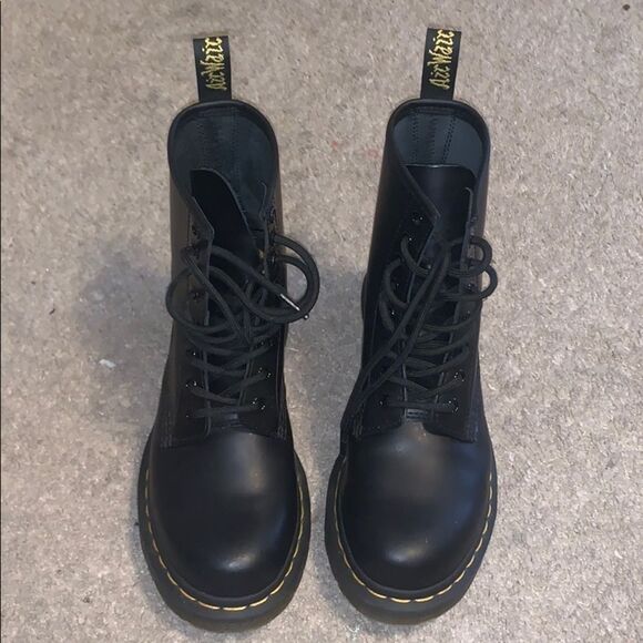Dr. Martens Shoes - Black Dr. Martens